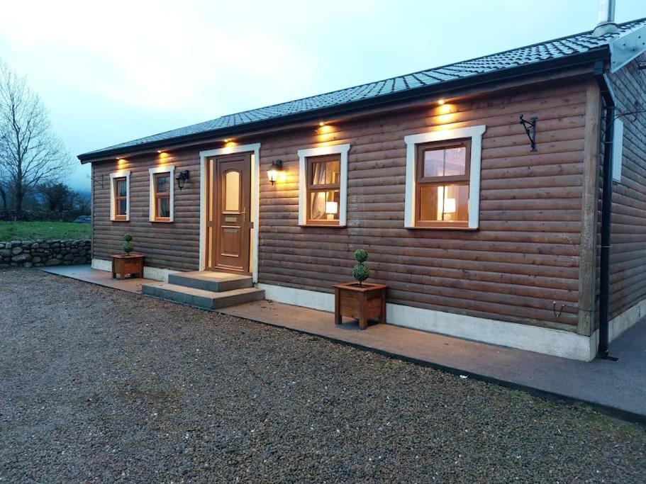 Luxurious Log Cabin With Lay-Z Spa Hot Tub Villa Ballina  Eksteriør billede