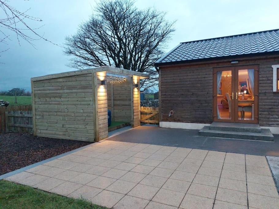 Luxurious Log Cabin With Lay-Z Spa Hot Tub Villa Ballina  Eksteriør billede