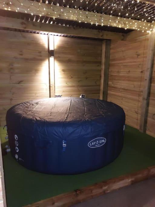 Luxurious Log Cabin With Lay-Z Spa Hot Tub Villa Ballina  Eksteriør billede