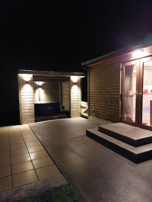 Luxurious Log Cabin With Lay-Z Spa Hot Tub Villa Ballina  Eksteriør billede
